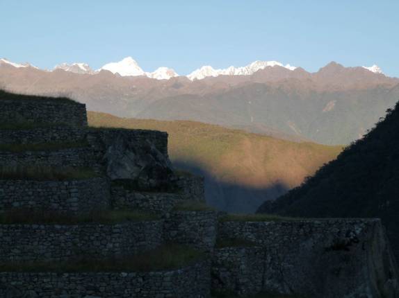 De manhã bem cedo, ainda vazia, as ruínas de Machu Picchu, no Peru